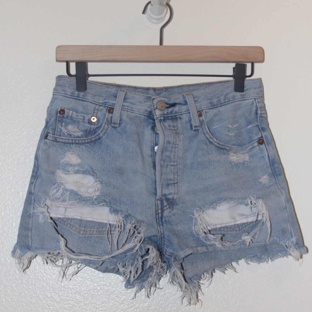 AUTHENTIC Levi’s 501 Ripped Denim Short- Shorts